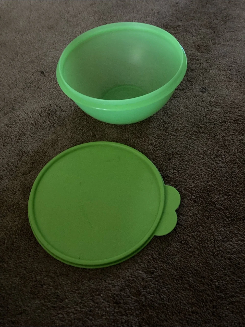 Tupperware vintage bowl with cover